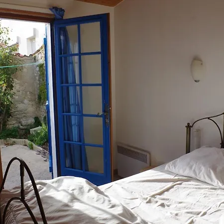 Charmante Maison De Pays Dans Le Centre De St Denis D'oleron * Saint-Denis-dʼOléron