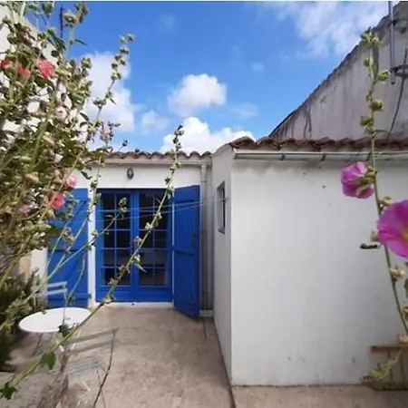 펜션 Charmante Maison De Pays Dans Le Centre De St Denis D'oleron *