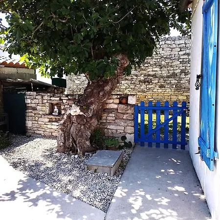 Charmante Maison De Pays Dans Le Centre De St Denis D'oleron 펜션