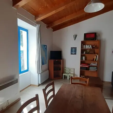 Charmante Maison De Pays Dans Le Centre De St Denis D'oléron Saint-Denis-dʼOléron